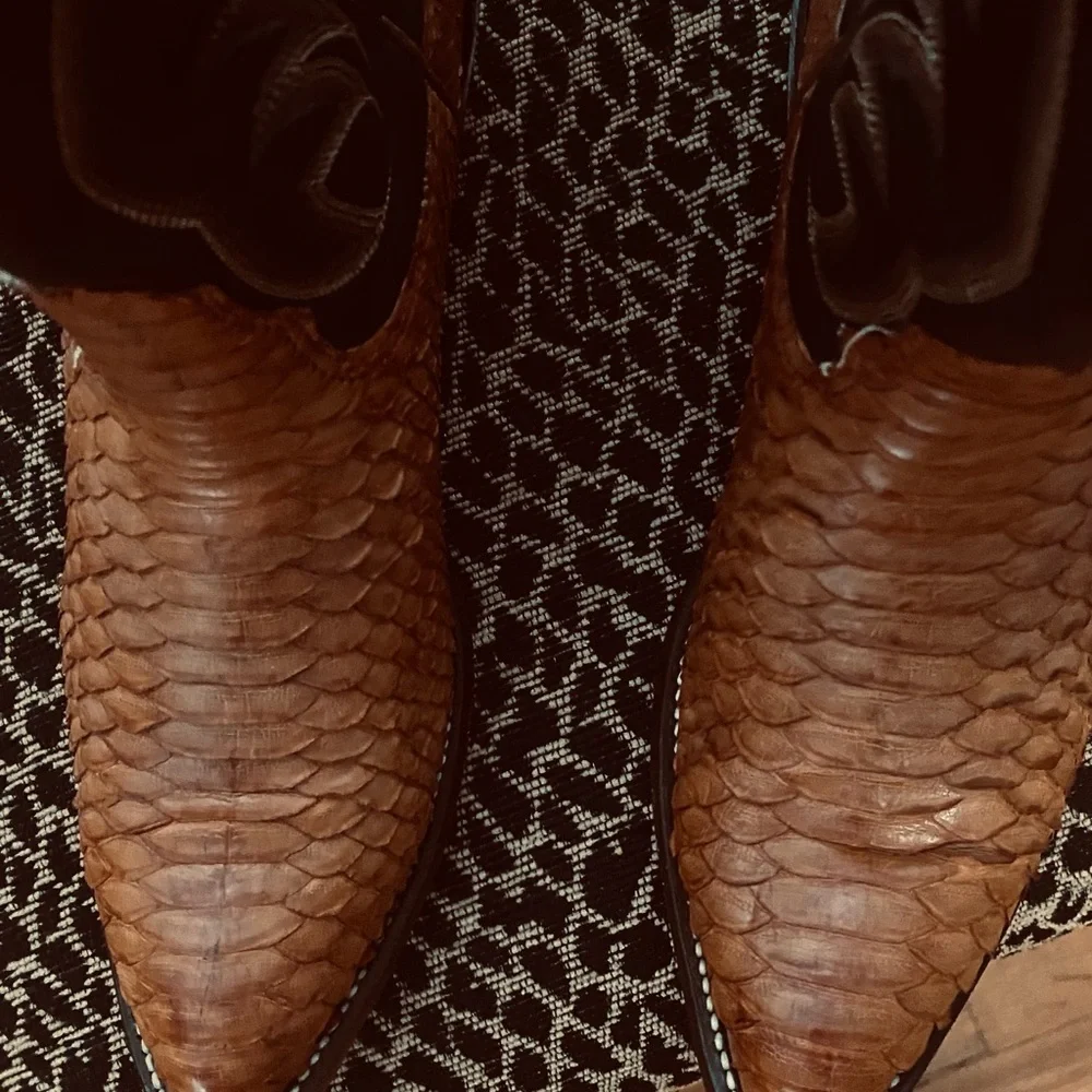 Brown and Black Western Boots - Picture 4 of 6